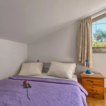 Apartment Ljiljana *